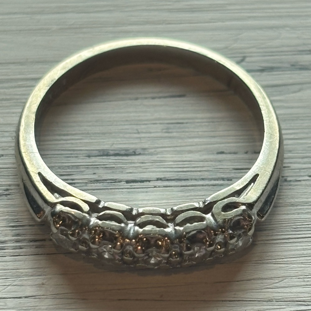 14kt white gold diamond ring sz 6 - Picture 2 of 7